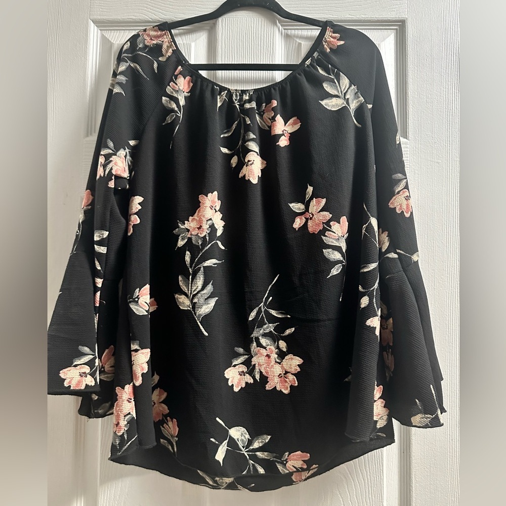 Free Kisses Floral Bell Sleeve Blouse Size 1X